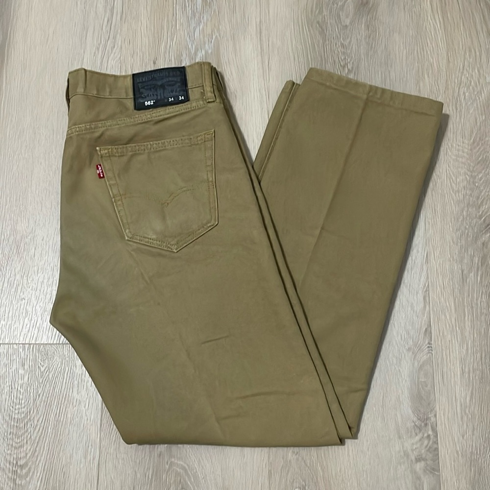Levi’s Men’s 562 tan straight jeans